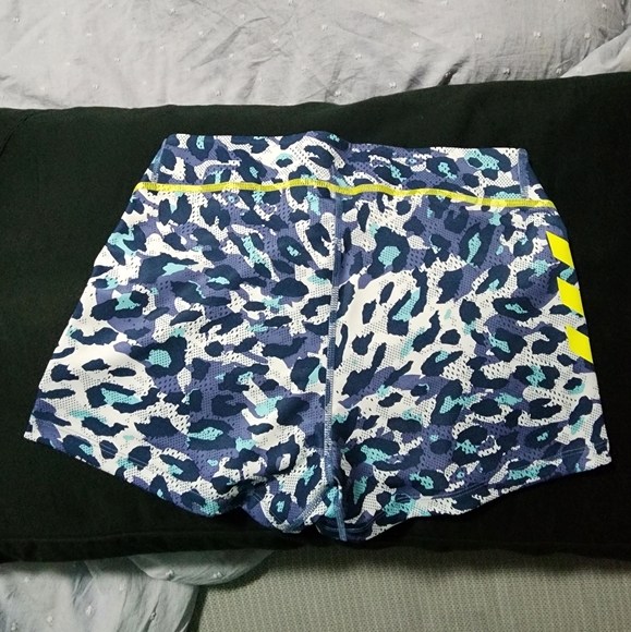 ♡NWT♡ Adidas Shorts - Picture 3 of 4